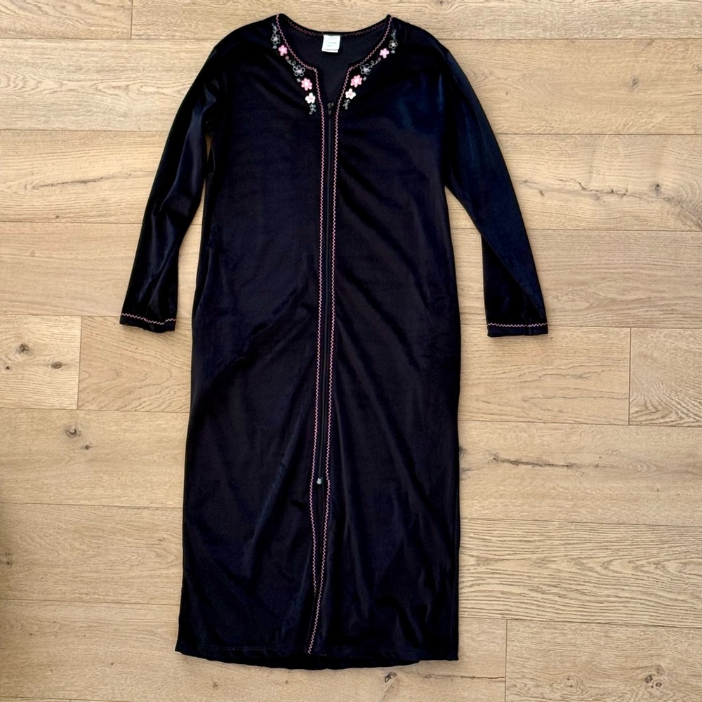 Women’s Valour Velvet Black long Sleeve robe full front zipper Lounger wear